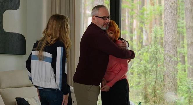 M jak miłość nowy sezon po wakacjach. Sylwia (Hanna Turnau), Adam Werner (Jacek Kopczyński), Ola (Ewa Kolasińska)