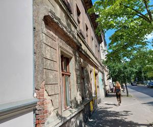 Kamienice w centrum Bydgoszczy potrzebują remontu. Gdzie prace już ruszyły, a gdzie tynk wciąż sypie się ze ścian?