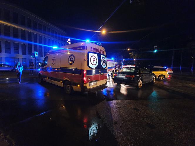 Poważny wypadek teraz w Krakowie! Duże utrudnienia, zatrzymane tramwaje
