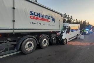 Skarżysko-Kamienna. Wypadek na S7! Kilku rannych w zderzeniu busa i tira [ZDJĘCIA]