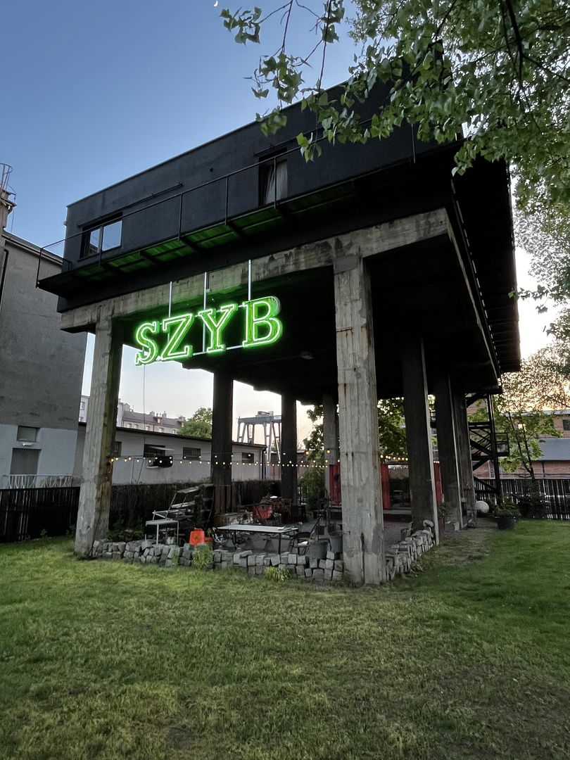 Neon Szyb na Bolko Loft w Bytomiu