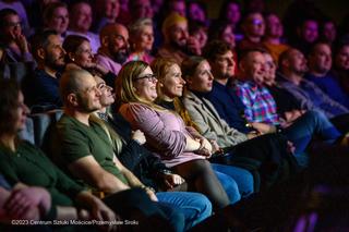 Stand-up Adama Van Bendlera w Centrum Sztuki Mościce