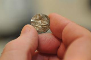 Zrobił grilla i... znalazł monety sprzed 2000 lat