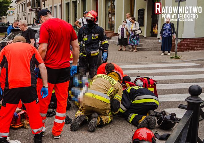 Wypadek w centrum Ełku. Poszkodowana kobieta i dziecko [ZDJĘCIA]