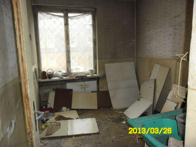 Katowice: Góra śmieci, syf i grzyb. Szokujące zdjęcia mieszkań! Jak można tak żyć? 