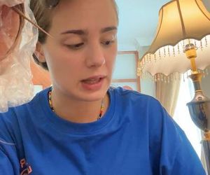 Wiktoria Gąsiewska tonuje włosy