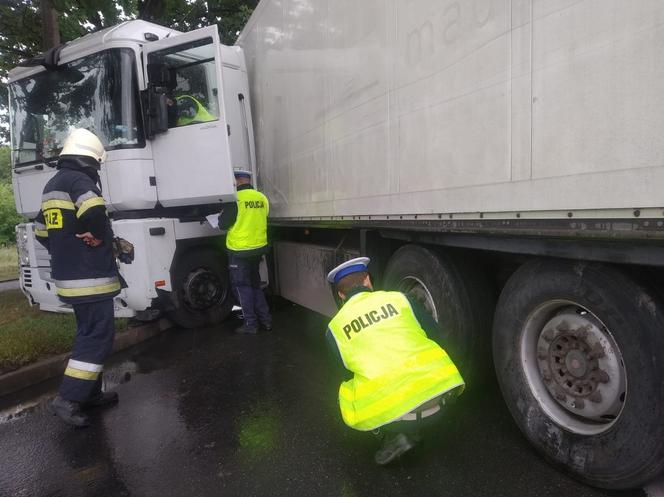 Poważny wypadek w Brzozówce niedaleko Torunia! Trzy osoby w szpitalu!