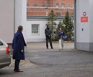 Pierwsza miłość, odcinek 3967: Melka (Ewa Jakubowska), adwokat - mecenas Dubicz (Marcin Kiszluk)