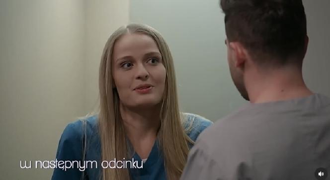Pierwsza miłość odc. 3443 po wakacjach. Kacper (Damian Kulec), Weronika (Dominika Kryszczyńska)