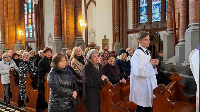 Tłumy żegnają abp Ozorowskiego w Archikatedrze białostockiej