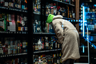 Aktywiści walczą o nocny zakaz sprzedaży alkoholu w Warszawie