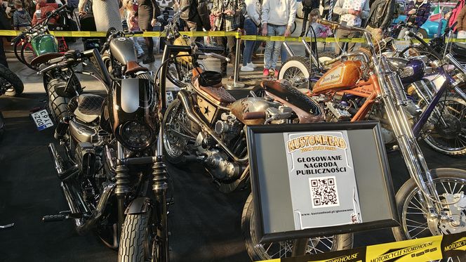 Kustomhead 2025 we Wrocławiu. W Hali Stulecia pokazano zabytkowe amerykańskie auta, motocykle i rowery 