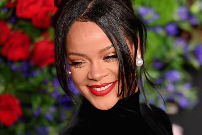 Rihanna śpiewa Blessed i wspiera koleżankę. Czy nowa płyta RiRi coraz bliżej?