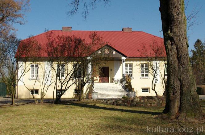 Piękne i przerażające… Jakie historie kryją bełchatowskie dwory? 