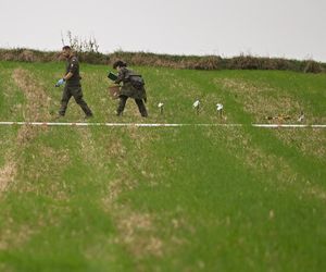 Służby pracują w Choinach w pow. świdnickim. Znaleziono tam szczątki rakiety