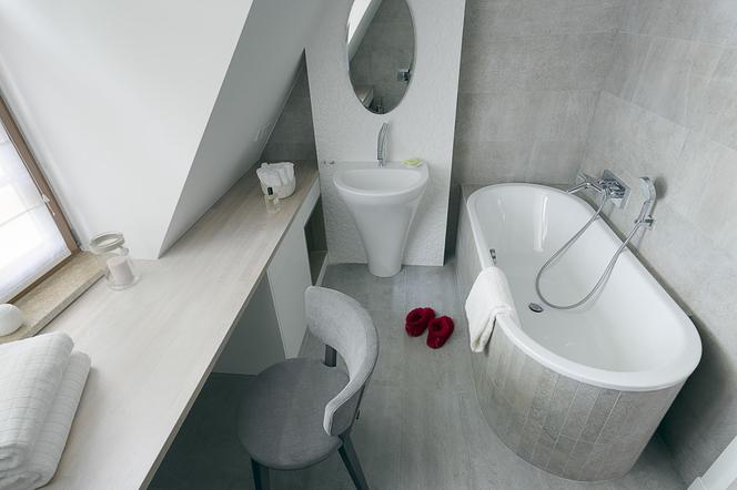 Aranżacja wnętrz: projekt łazienki i sypialni w stylu nowoczesnym w starej kamienicy!