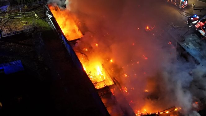Gigantyczny pożar sklepu w Grodzisku Mazowieckim