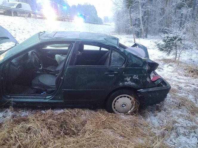 Wypadek na DK 65. Dachowanie bmw niedaleko miejscowości Zalesie [ZDJĘCIA]
