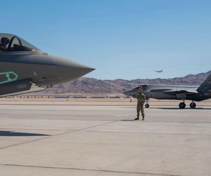F-35A z bombą B61-12