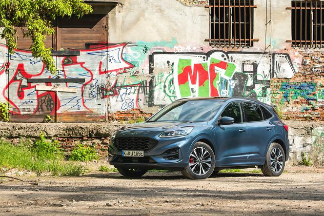 To pierwszy taki Ford. Nowa Kuga jest hybrydą, ma wtyczkę i jest oszczędna - TEST, OPINIA