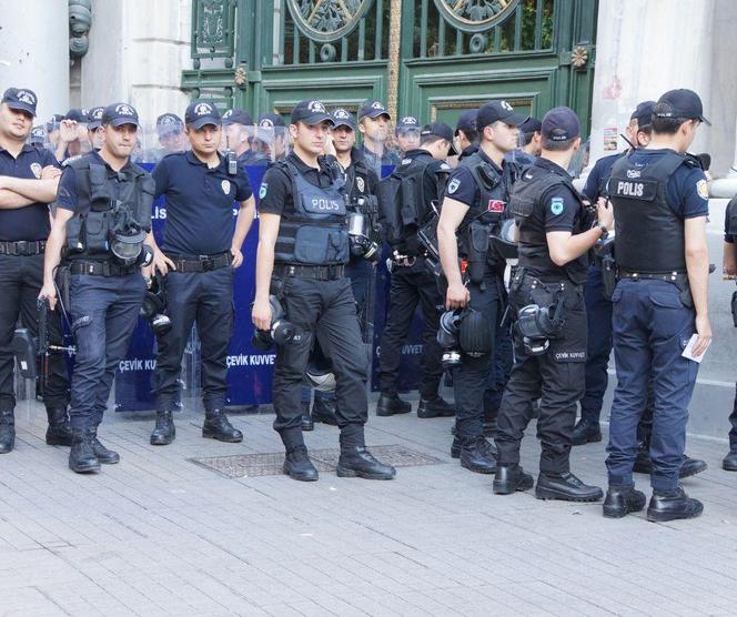 Setki policjantów w stolicy Turcji. Władze nie wydały zgody na marsz równości