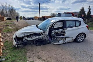 Swoboda. 67-latek ofiarą śmiertelną wypadku. Dwa BMW zderzyły się pod Kaliszem [ZDJĘCIA]