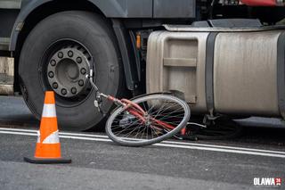 Ciężarówka ciągnęła starszego mężczyznę przez kilkanaście metrów