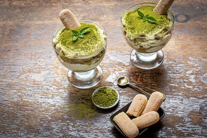 Rozkoszne matcha tiramisu. Doskonały deser, który urzeka wyglądem i smakiem 