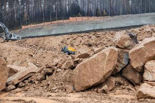 Tak wygląda budowa tunelu na S1 w Beskidach. Wykują go bez użycia maszyn [ZDJĘCIA]