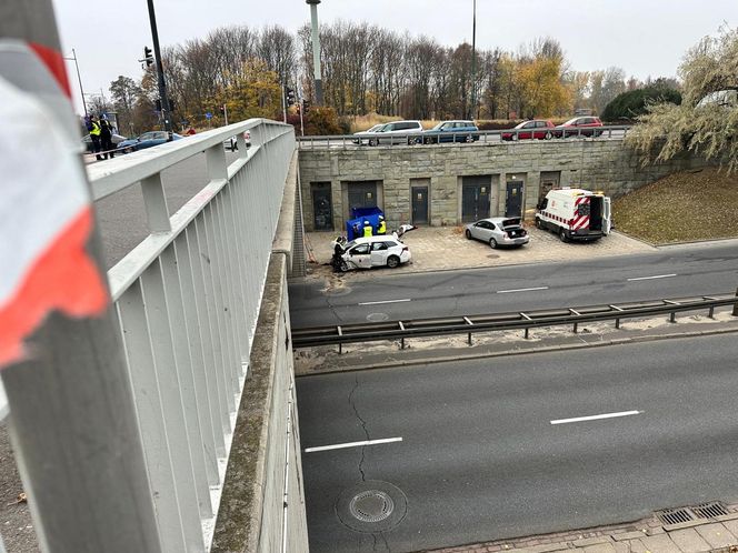 Śmiertelny wypadek w centrum Warszawy. Kierowca wjechał w ścianę tunelu