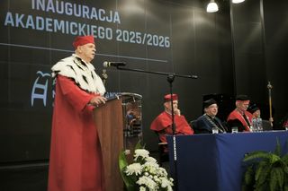 Akademia Nauk Stosowanych w Lesznie zainaugurowała nowy rok akademicki. Rektor: „Nie można oddzielać nauki od wychowania”