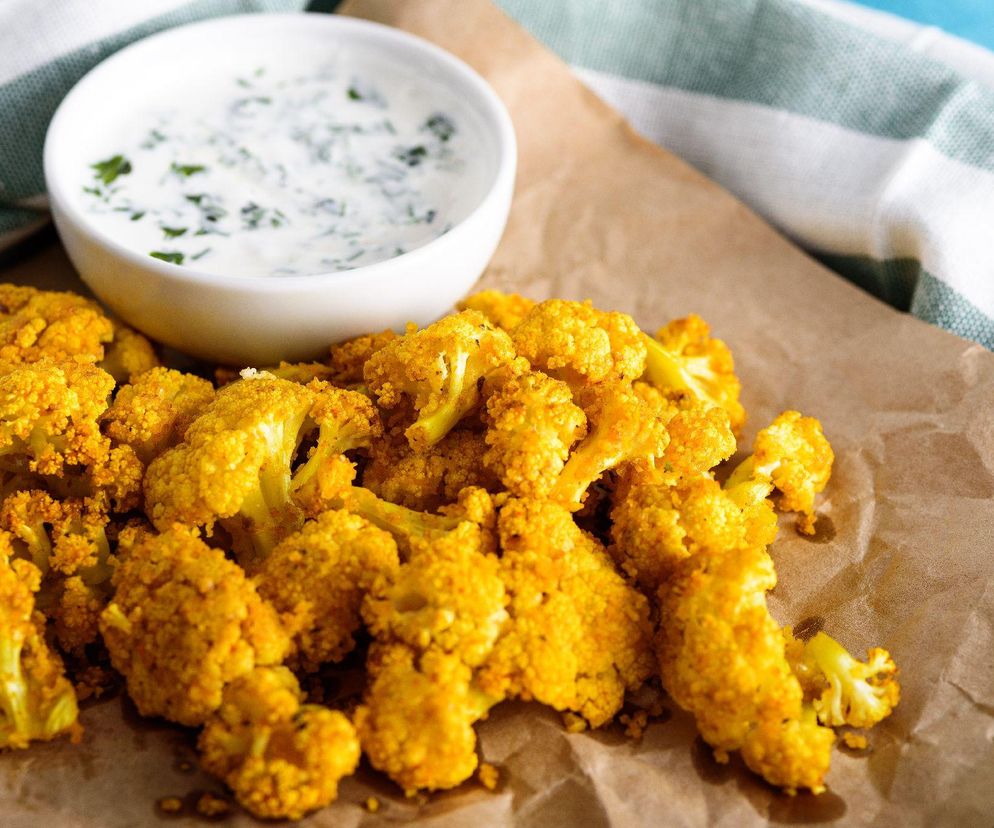 pieczony kalafior z sosem sezamowym