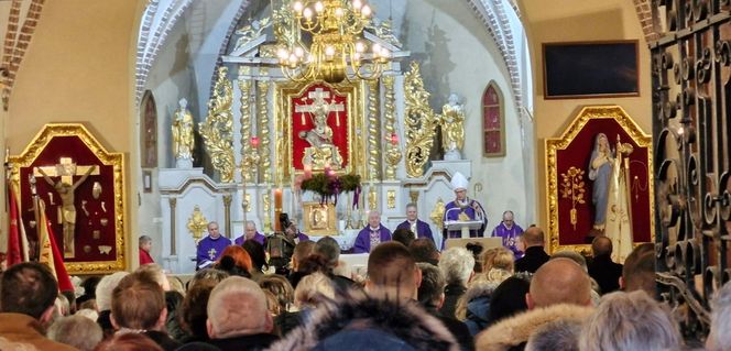 Tłumy żegnały młodego burmistrza i jego ojca