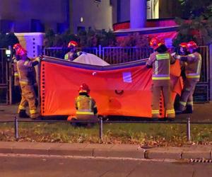  Warszawa: mężczyzna wszedł na billboard i groził że skoczy