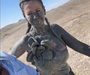 Maja Rutkowski zażywa błotnego SPA