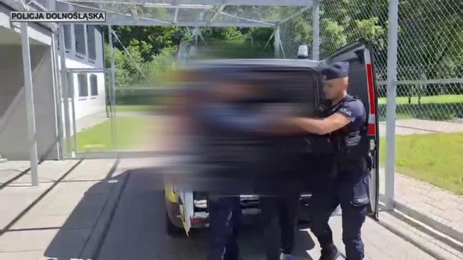 Jelenia Góra. 51-latka uciekła po uwięzieniu w pustostanie. Była wielokrotnie bita przez 40-latka.