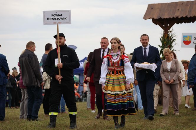 Korowód dożynkowy na dożynkach wojewódzkich 2025 w Świdniku