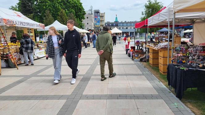 Stoiska wystawców podczas Jarmarku św. Stanisława można zwiedzać w godz. 10.00-18.00 w dn. 10 i 11 maja