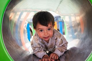 Mówi tylko „hau hau”? Sprawdź, ile słów powinno znać 2-letnie dziecko i kiedy iść do logopedy