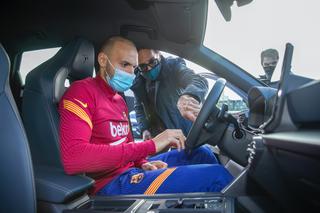 Piłkarze FC Barcelona w nowych samochodach marki Cupra