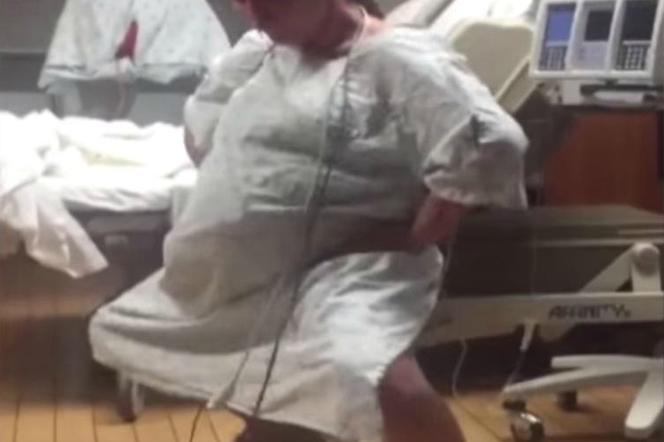 screen z filmu Pregnant Mom Dances in the Hospital 
