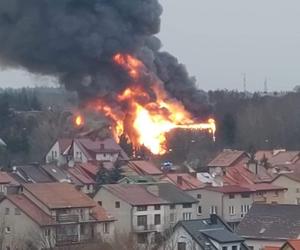 Pożar hali sportowej w Białymstoku. Dym było widać z kilku kilometrów [ZDJĘCIA]