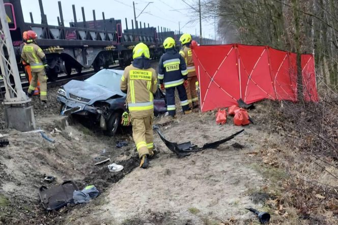 Tragedia na przejeździe kolejowym! 29-latek wjechał wprost pod pociąg