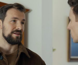 Barwy szczęścia, odcinek 3179: Tomasz (Jakub Sokołowski), Kodur (Oskar Stoczyński)