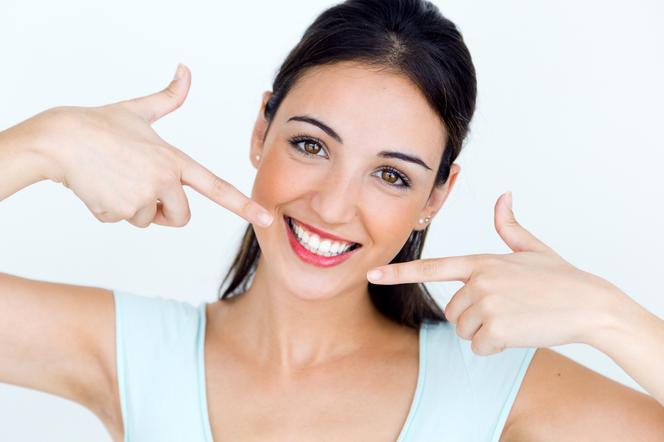 Zęby: sposoby na wybielanie zębów w domu i u stomatologa