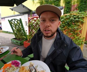 Książulo w Gdyni. Popularny Youtuber odwiedził Bar Mleczny Tęczowy. Jak ocenił trójmiejską knajpę?