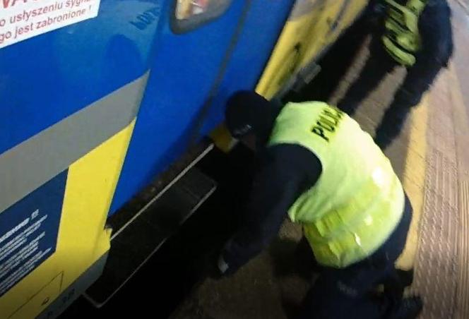 Dramat na dworcu w Gdyni. Mężczyzna wpadł pomiędzy peron, a jadący pociąg