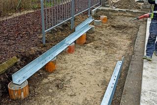 Podwieszany chodnik na ul. Bożeny