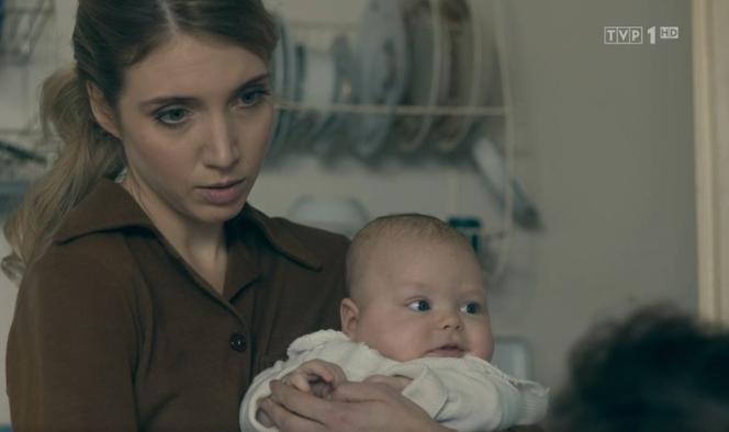 Stulecie Winnych 4 sezon odc. 45. Agnieszka (Ina Sobala), Hania - córka Michelle i Janusza