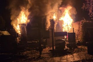 Groźny pożar na cmentarzu na Śląsku. Było o krok od tragedii